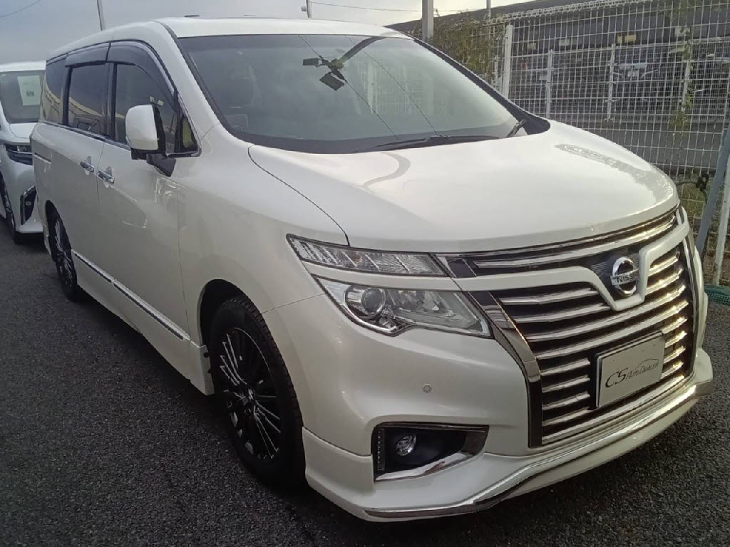 エルグランド　３５０ハイウェイスター　アーバンクロム　４ＷＤ　車検多