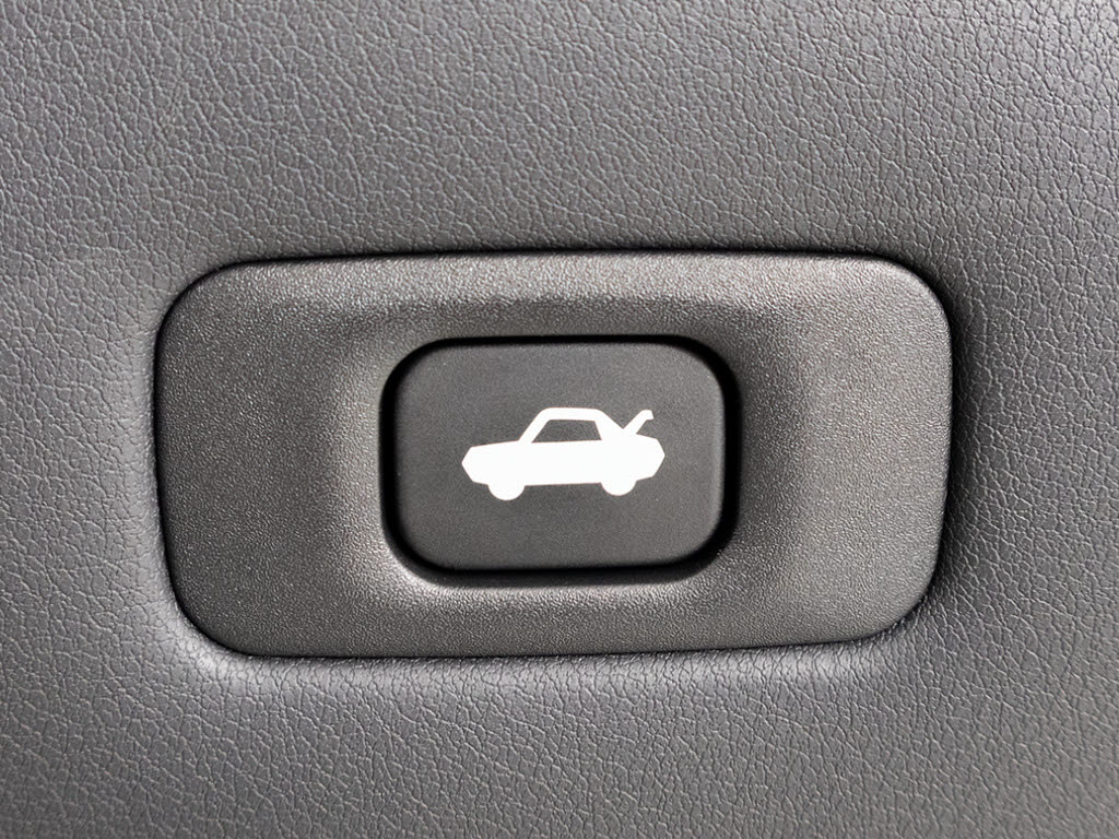 ボタン一つでトランクオープンが可能！車内
から操作できる為、非常に便利な装備の一つ
となります！