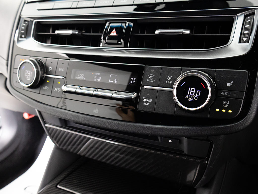 使いやすさや安全性を追求したステアリング
周り！高級車ゆえにスイッチ類が多いのも特
徴ですね！考え尽くされた配置ですぐに使い
こなす事が出来ますのでご安心下さい！是非
、体感してみて下さい！！