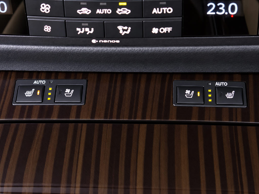 エアシート＆シートヒーターを完備しており
ますのでオールシーズン快適にご乗車頂けま
す。