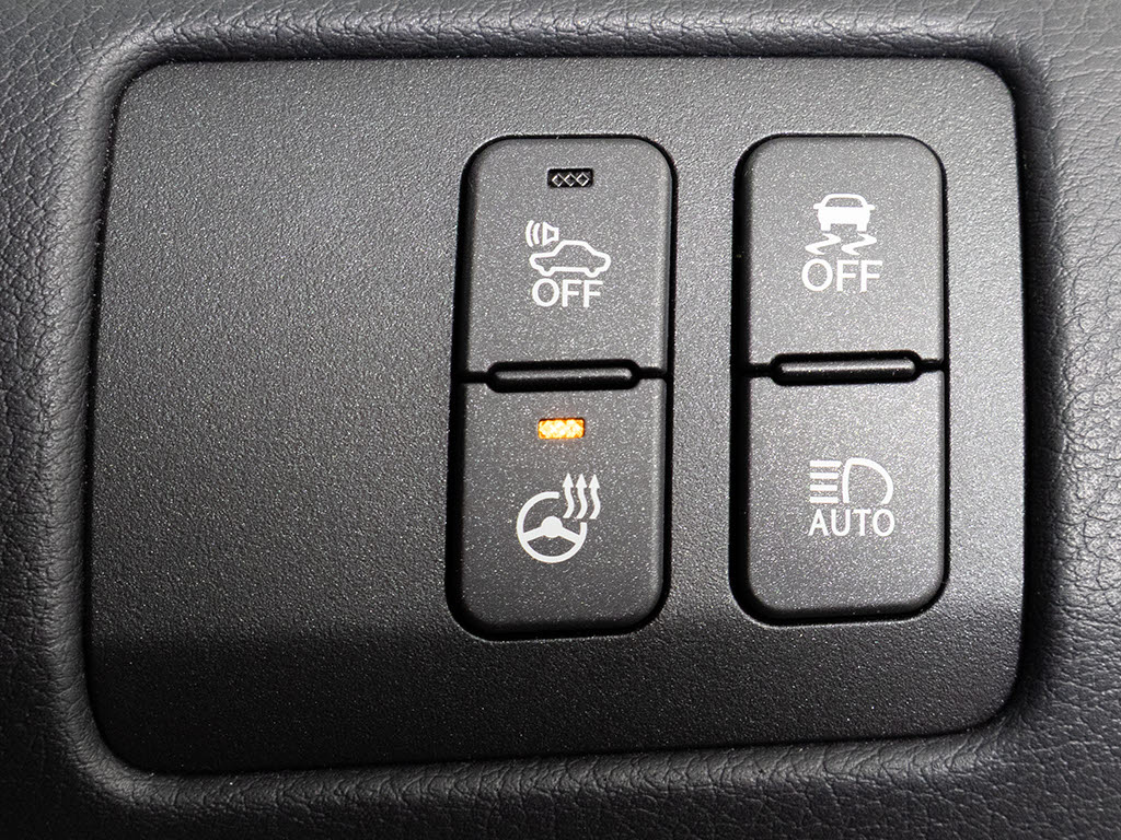 ★使いやすさや安全性を追求したステアリン
グ周り！高級車ゆえにスイッチ類が多いのも
特徴ですね！考え尽くされた配置ですぐに使
いこなす事が出来ますのでご安心下さい！是
非、体感してみて下さい！！