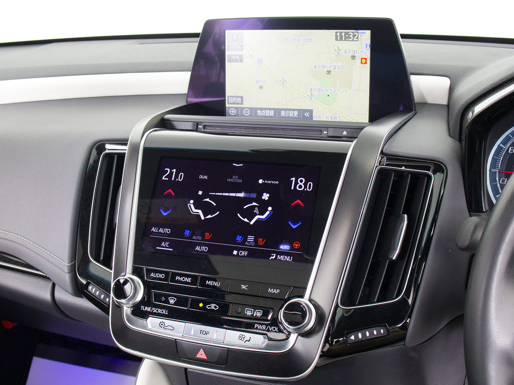 使いやすさや安全性を追求したステアリング
周り！高級車ゆえにスイッチ類が多いのも特
徴ですね！考え尽くされた配置ですぐに使い
こなす事が出来ますのでご安心下さい！是非
、体感してみて下さい！！