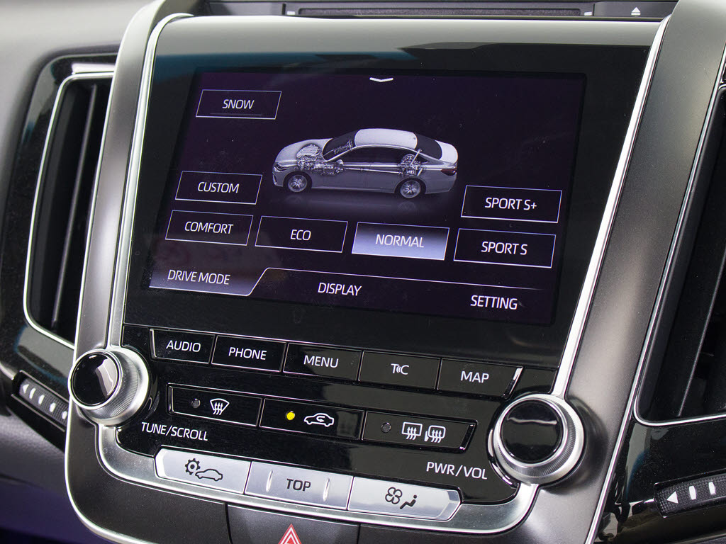 使いやすさや安全性を追求したステアリング
周り！高級車ゆえにスイッチ類が多いのも特
徴ですね！考え尽くされた配置ですぐに使い
こなす事が出来ますのでご安心下さい！是非
、体感してみて下さい！！