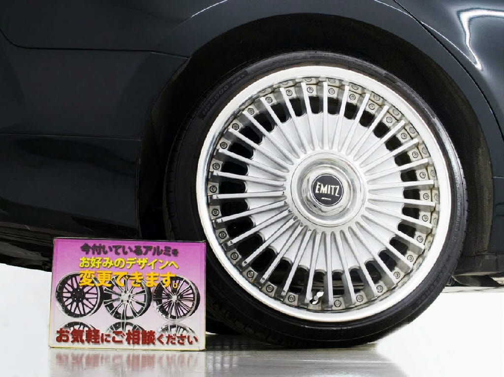 ★ＷＯＲＫ製２０インチアルミホイール装着
車です！！今付いているアルミホイールの交
換ＯＫです！