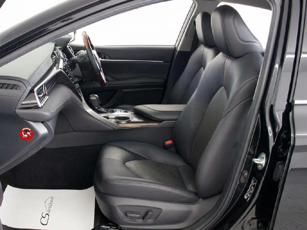 シートヒーターを装備しています！高級車な
らではの装備です！シートが暖まりますので
、寒い冬場も快適にご乗車頂けます！腰にも
優しい！お子様や女性にも嬉しい装備ですね
！！