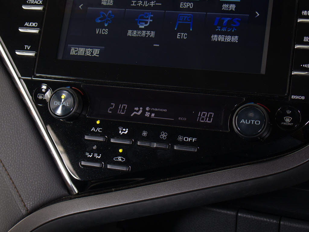 使いやすさや安全性を追求したステアリング
周り！高級車ゆえにスイッチ類が多いのも特
徴ですね！考え尽くされた配置ですぐに使い
こなす事が出来ますのでご安心下さい！是非
、体感してみて下さい！！