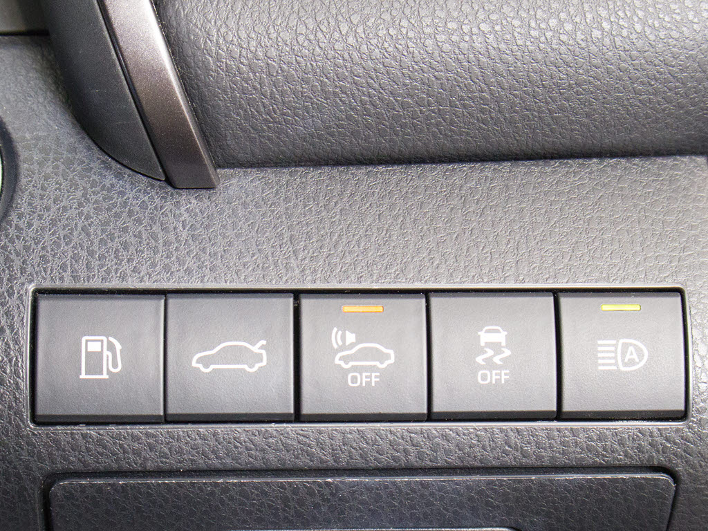 使いやすさや安全性を追求したステアリング
周り！高級車ゆえにスイッチ類が多いのも特
徴ですね！考え尽くされた配置ですぐに使い
こなす事が出来ますのでご安心下さい！是非
、体感してみて下さい！！