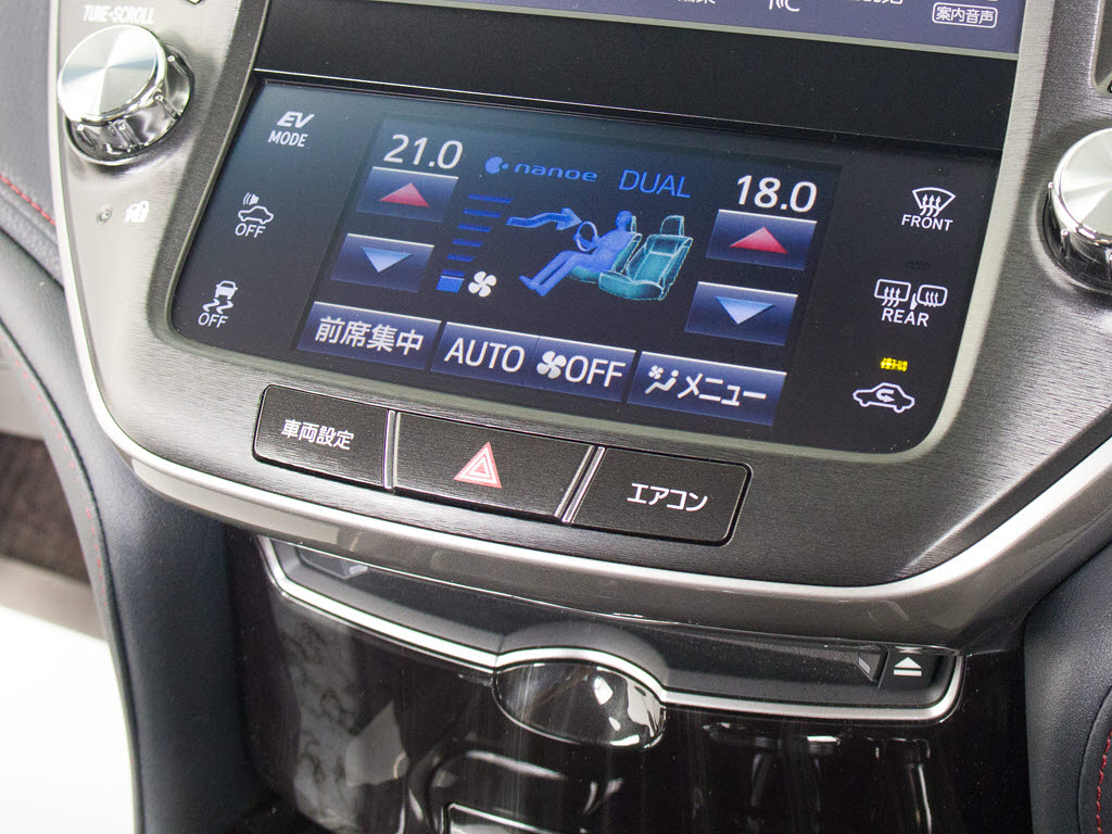 使いやすさや安全性を追求したステアリング
周り！高級車ゆえにスイッチ類が多いのも特
徴ですね！考え尽くされた配置ですぐに使い
こなす事が出来ますのでご安心下さい！是非
、体感してみて下さい！！