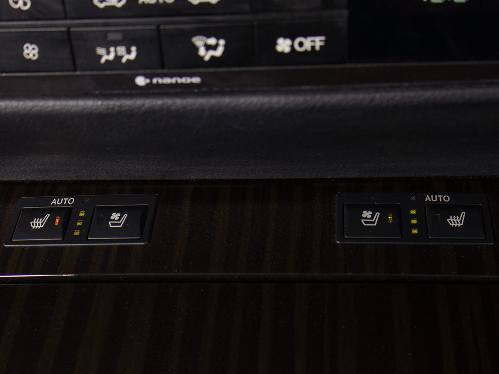 快適エアシート＆シートヒーターを装備して
います！高級車ならではの装備です！シート
が暖まる機能！シートから冷風が出る機能！
どちらも付いています！！寒い冬も、暑い夏
も快適にご乗車頂けます！！