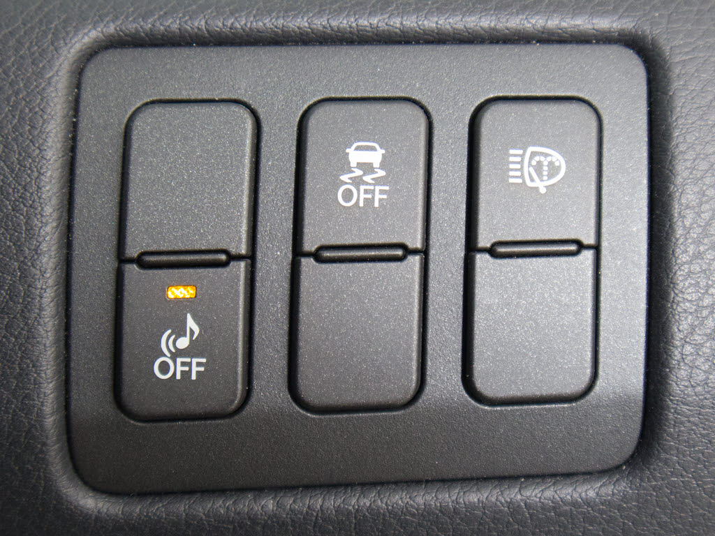 使いやすさや安全性を追求したステアリング
周り！高級車ゆえにスイッチ類が多いのも特
徴ですね！考え尽くされた配置ですぐに使い
こなす事が出来ますのでご安心下さい！是非
、体感してみて下さい！！