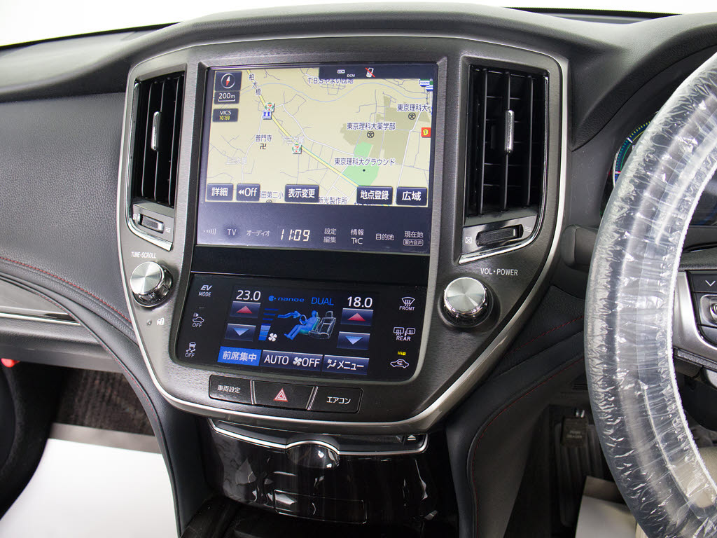 ★使いやすさや安全性を追求したステアリン
グ周り！高級車ゆえにスイッチ類が多いのも
特徴ですね！考え尽くされた配置ですぐに使
いこなす事が出来ますのでご安心下さい！是
非、体感してみて下さい！！
