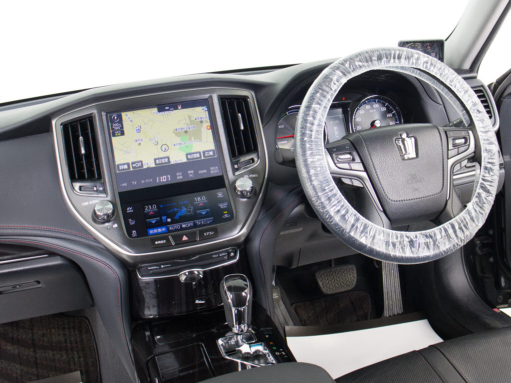 使いやすさや安全性を追求したステアリング
周り！高級車ゆえにスイッチ類が多いのも特
徴ですね！考え尽くされた配置ですぐに使い
こなす事が出来ますのでご安心下さい！是非
、体感してみて下さい！！
