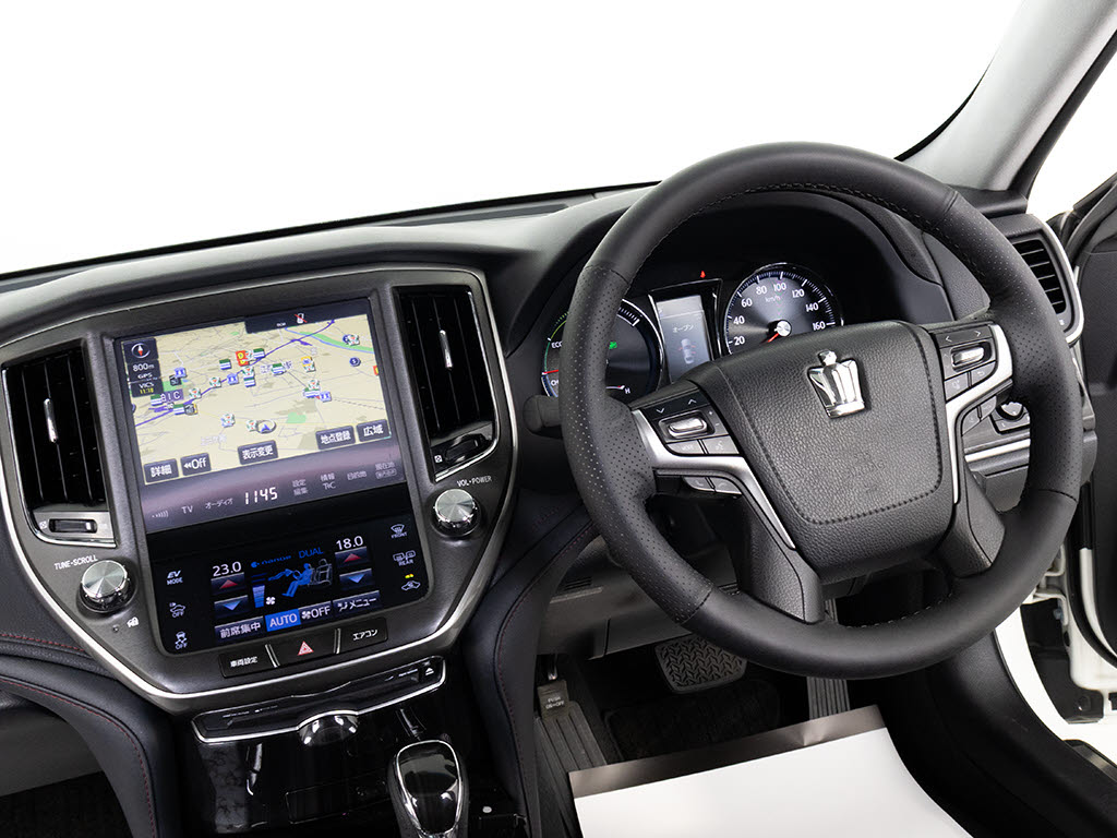 使いやすさや安全性を追求したステアリング
周り！高級車ゆえにスイッチ類が多いのも特
徴ですね！考え尽くされた配置ですぐに使い
こなす事が出来ますのでご安心下さい！是非
、体感してみて下さい！！