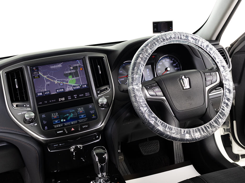 使いやすさや安全性を追求したステアリング
周り！高級車ゆえにスイッチ類が多いのも特
徴ですね！考え尽くされた配置ですぐに使い
こなす事が出来ますのでご安心下さい！是非
、体感してみて下さい！！