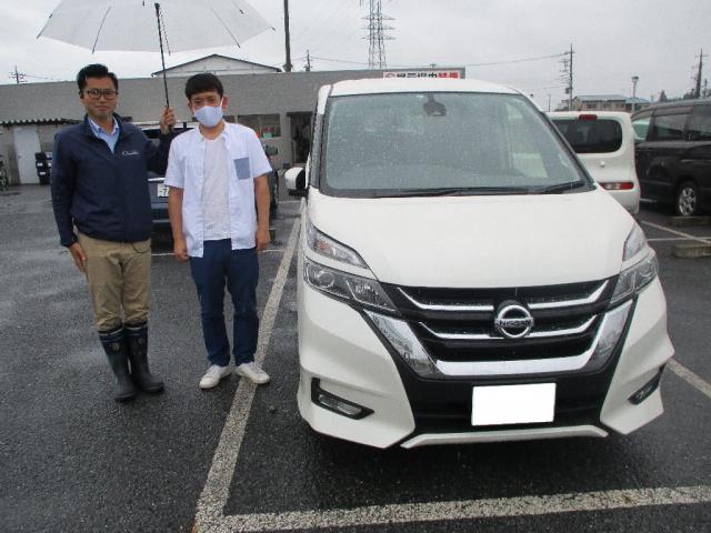 神奈川県よりセレナを購入